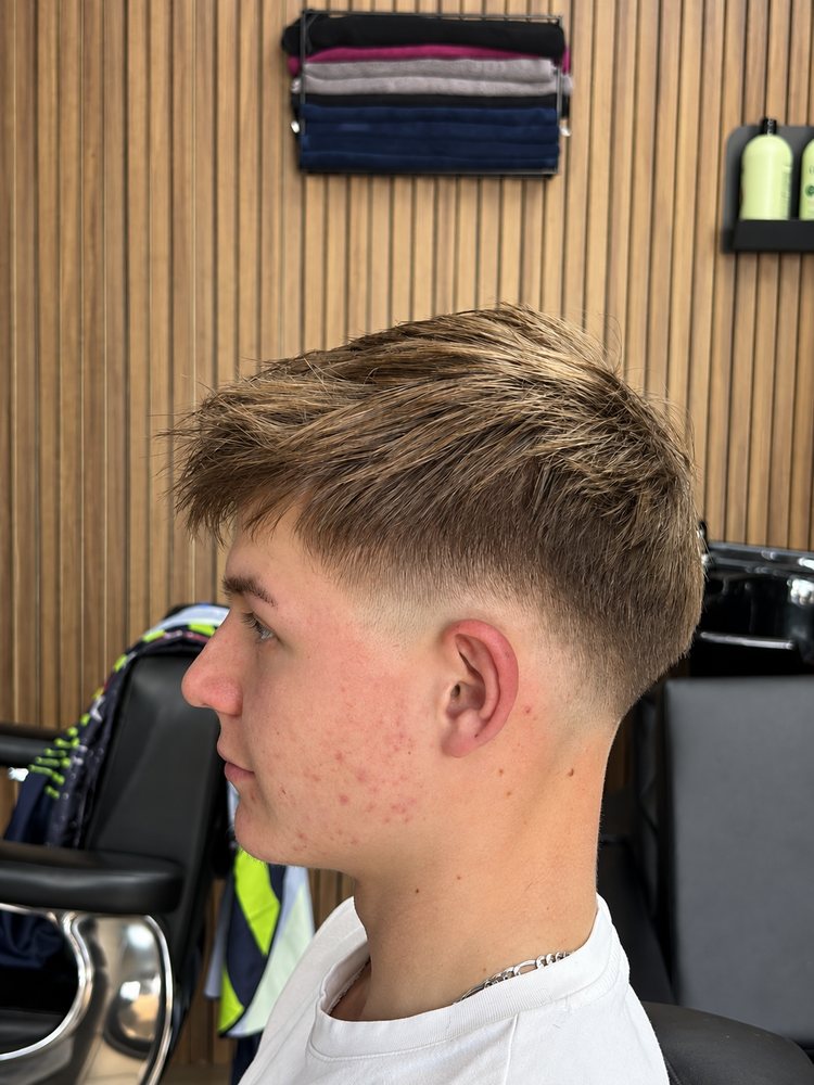Blond textured fringe with a mid fade